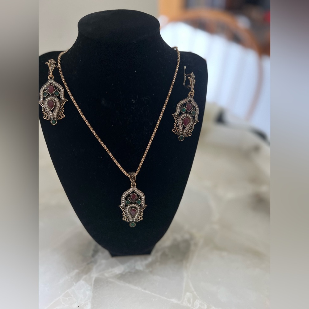 Ruby And Emerald Custom Jewelry Set, Set With Ant… - image 1